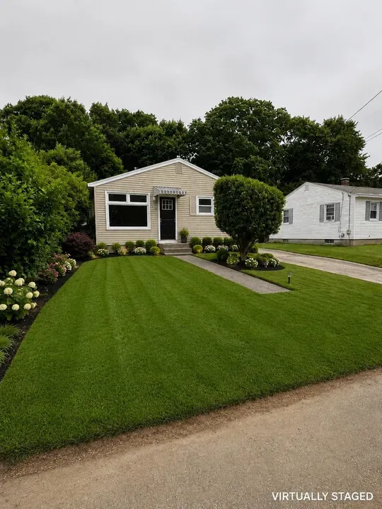 5 Bed 1 Bath Established Mid-Century Residence in Manchester, NH - 2