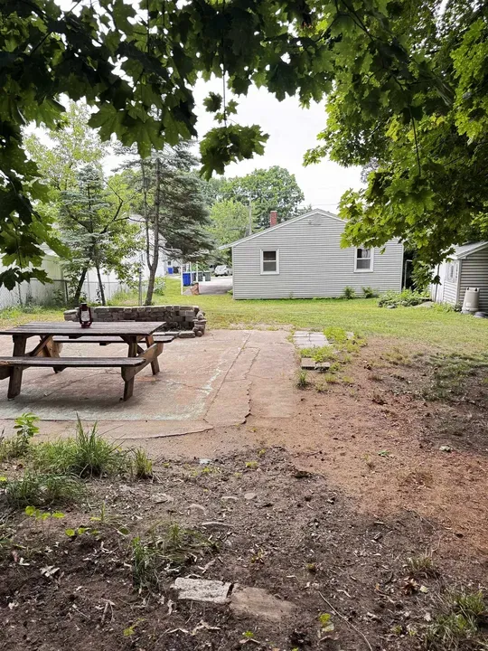 5 Bed 1 Bath Established Mid-Century Residence in Manchester, NH - 3