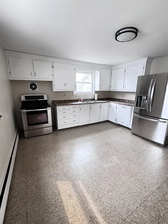 5 Bed 1 Bath Established Mid-Century Residence in Manchester, NH - 5