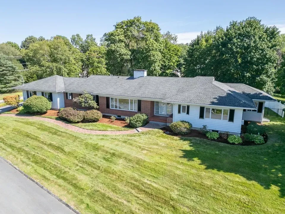 5 Bed 1 Bath Established Mid-Century Residence in Nashua, NH - 1