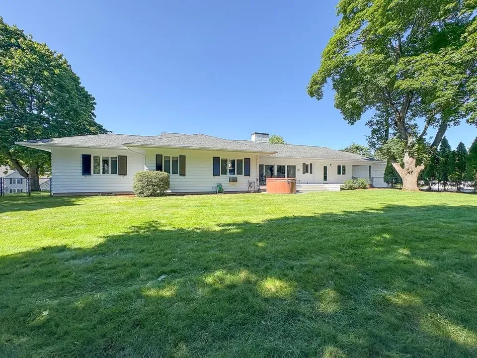5 Bed 1 Bath Established Mid-Century Residence in Nashua, NH - 2