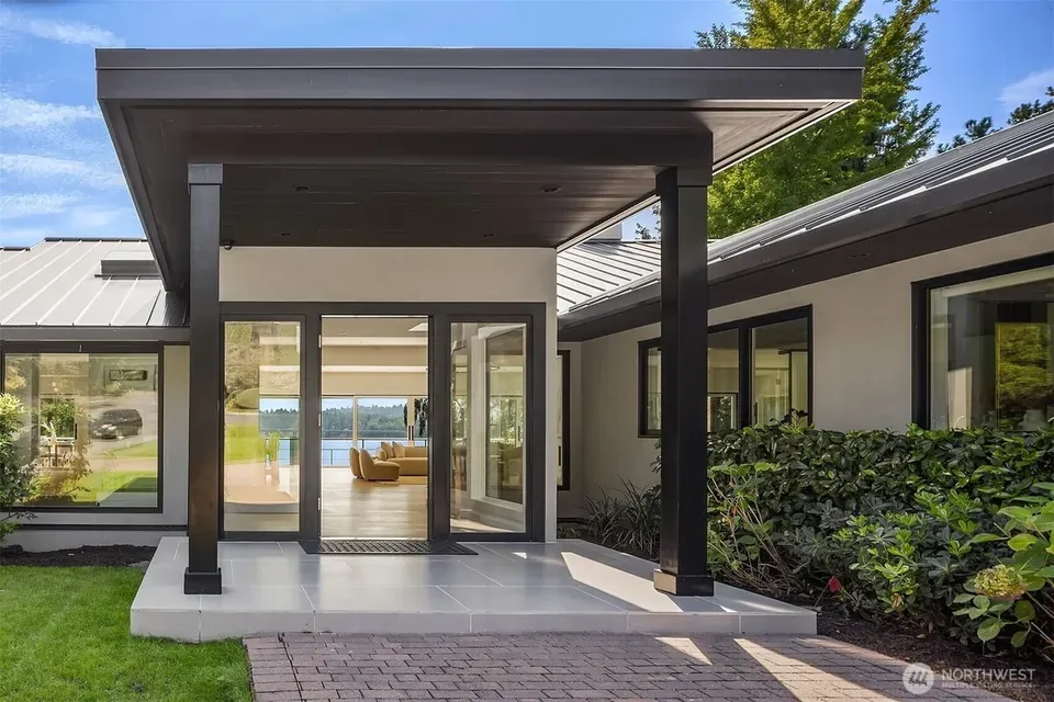 5 Bed 1 Bath Established Mid-Century Residence in Seattle, WA - 3