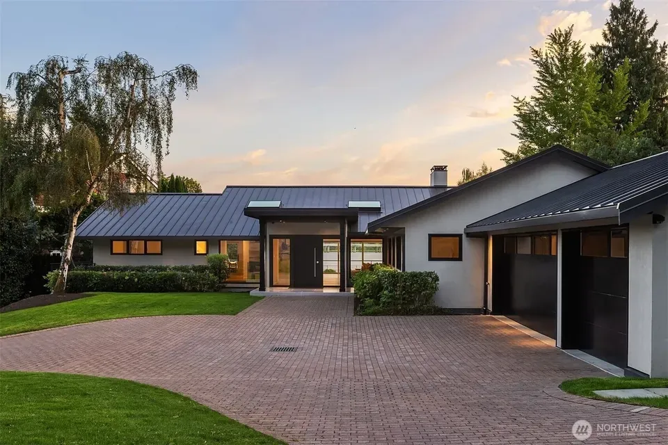 5 Bed 1 Bath Established Mid-Century Residence in Seattle, WA - 4
