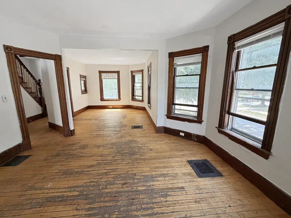 5 Bed 2 Bath Classic Historic Era Home in Burlington, VT - 3