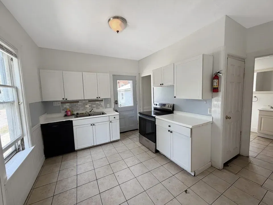 5 Bed 2 Bath Classic Historic Era Home in Burlington, VT - 4