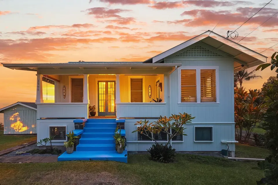 5 Bed 2 Bath Classic Historic Era Home in Hilo, HI - 2