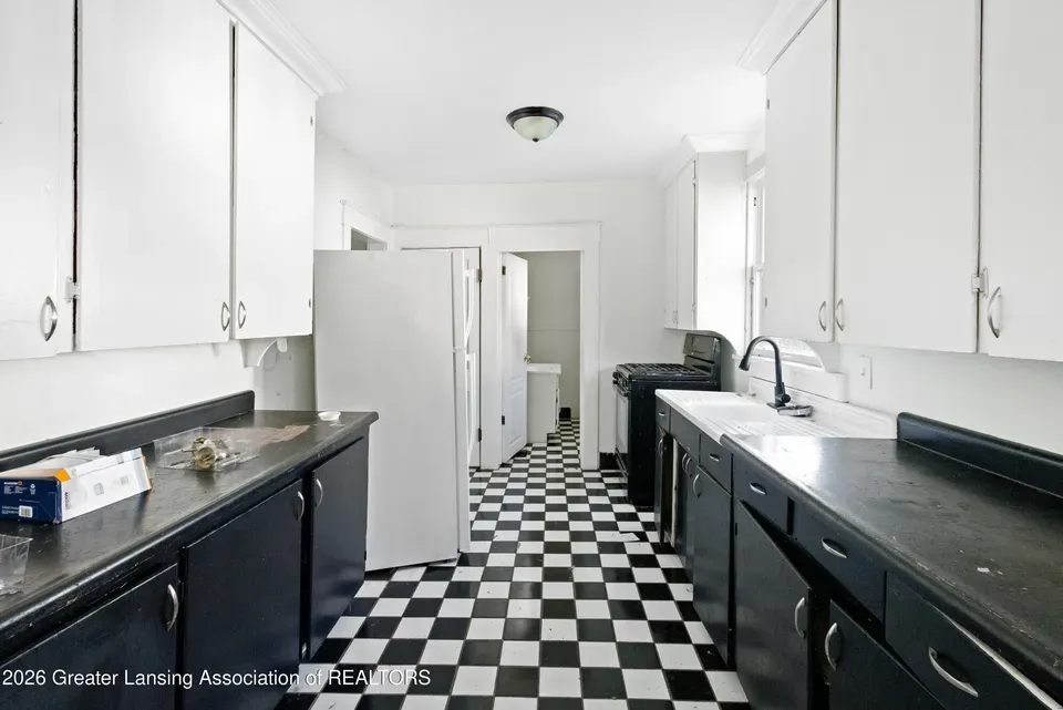 5 Bed 2 Bath Classic Historic Era Home in Lansing, MI - 4
