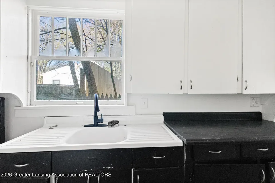 5 Bed 2 Bath Classic Historic Era Home in Lansing, MI - 5