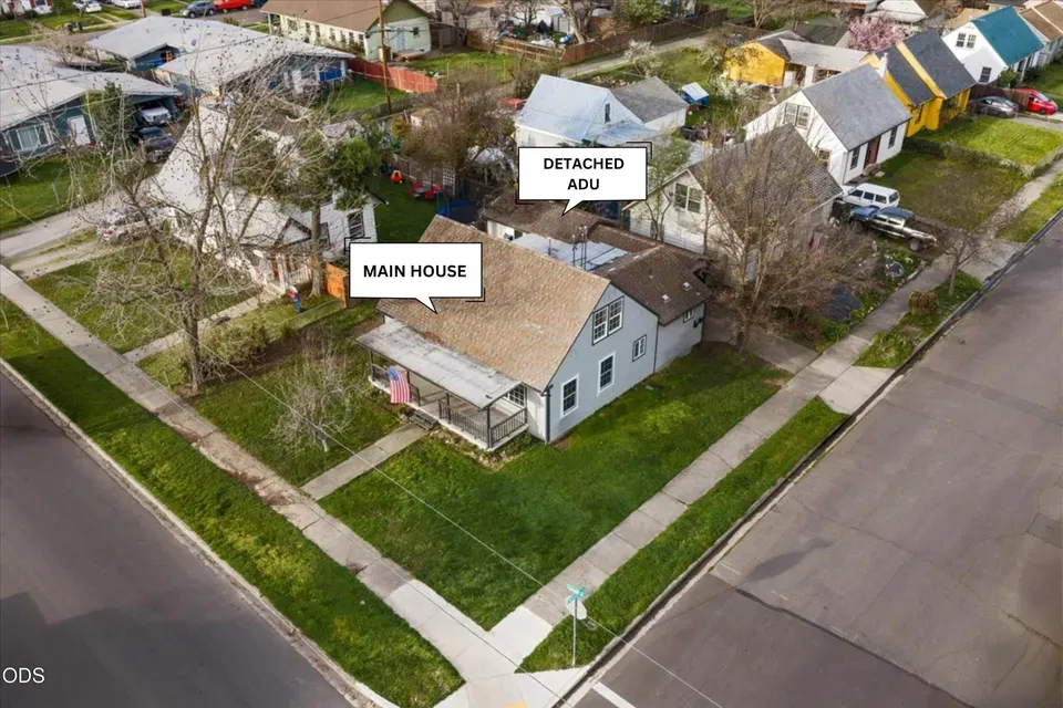 5 Bed 2 Bath Classic Historic Era Home in Medford, OR - 1