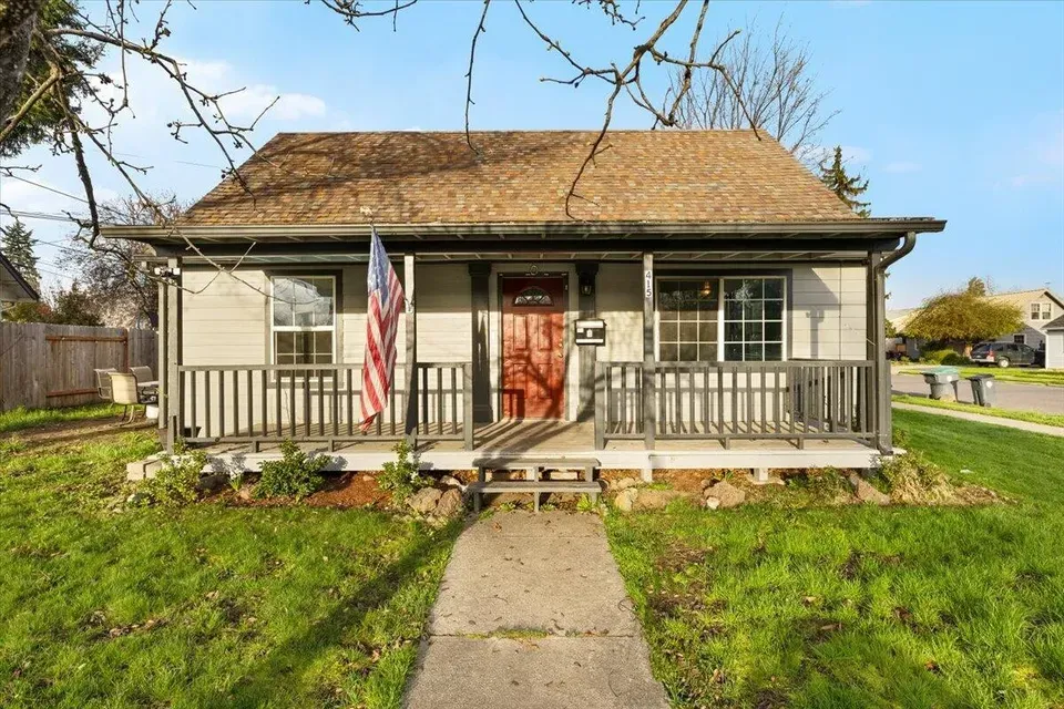 5 Bed 2 Bath Classic Historic Era Home in Medford, OR - 4