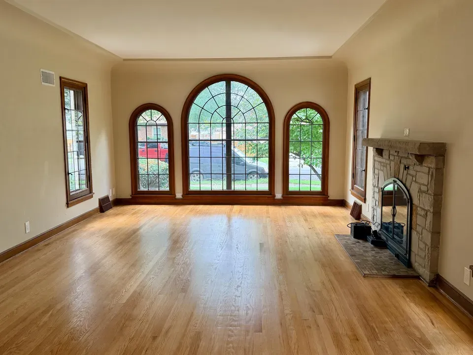 5 Bed 2 Bath Classic Historic Era Home in Milwaukee, WI - 4