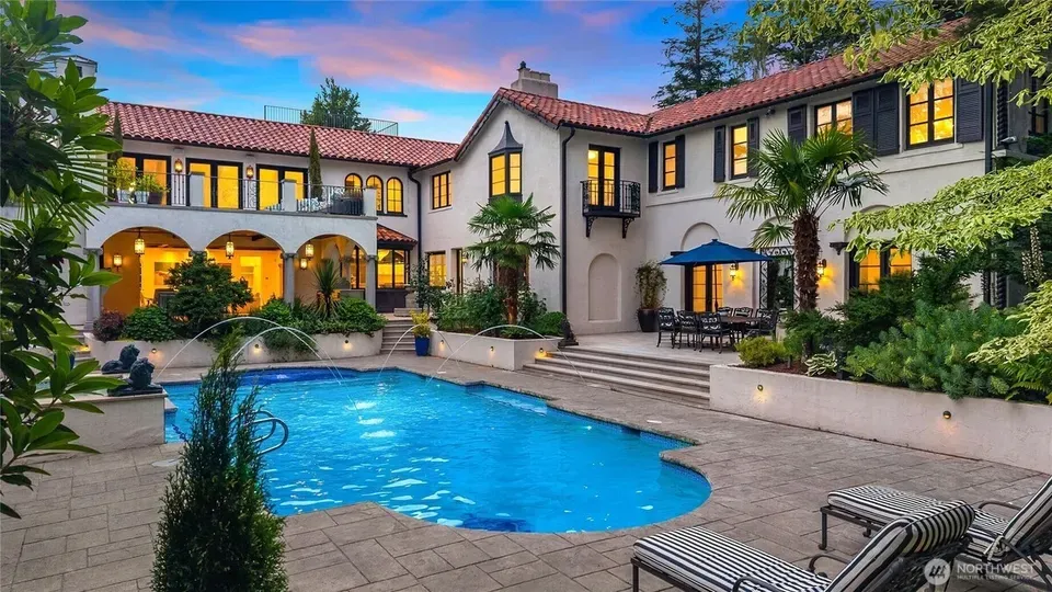 5 Bed 2 Bath Classic Historic Era Home in Seattle, WA - 1