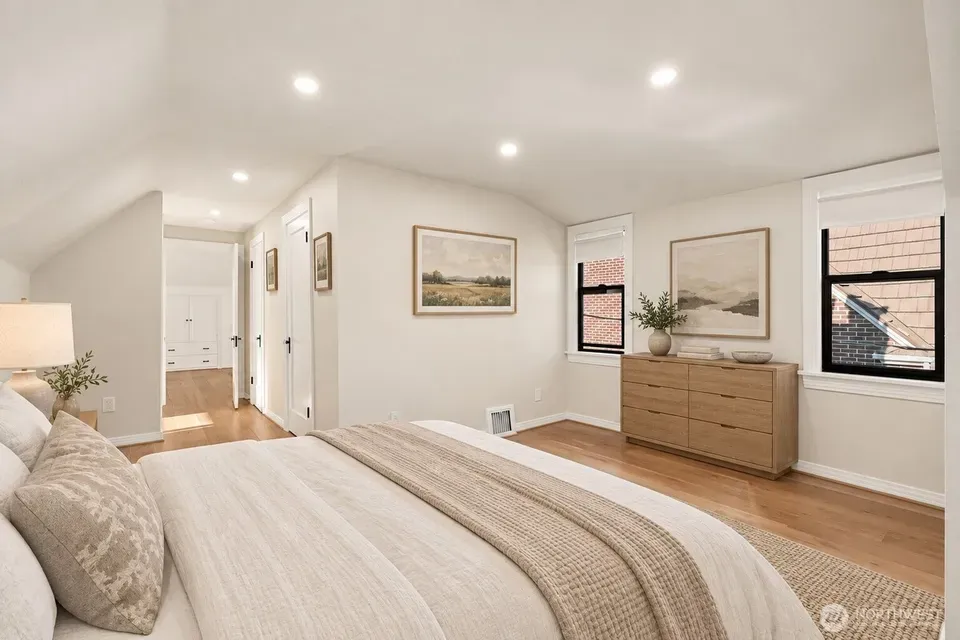 5 Bed 2 Bath Classic Historic Era Home in Seattle, WA - 3
