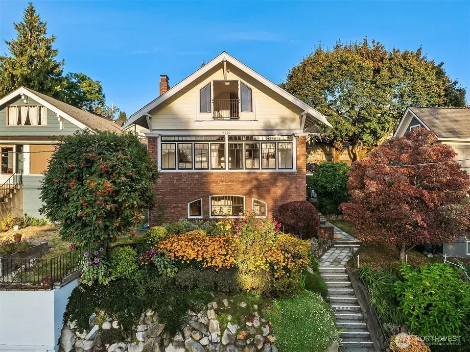 5 Bed 2 Bath Classic Historic Era Home in Seattle, WA