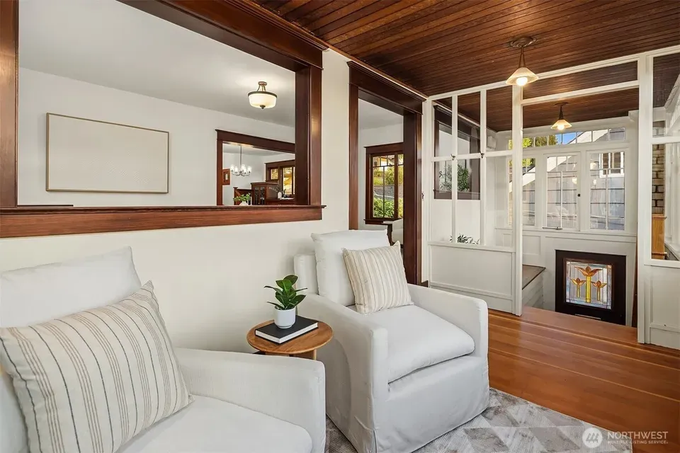 5 Bed 2 Bath Classic Historic Era Home in Seattle, WA - 4
