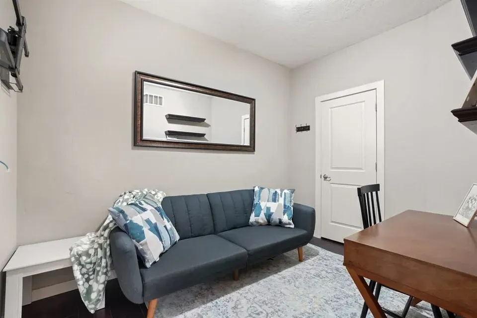5 Bed 2 Bath Contemporary High-Rise Condo in Meridian, ID - 5