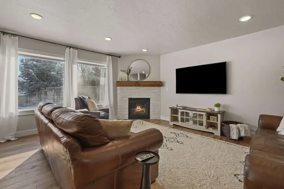 5 Bed 2 Bath Contemporary High-Rise Condo in Meridian, ID