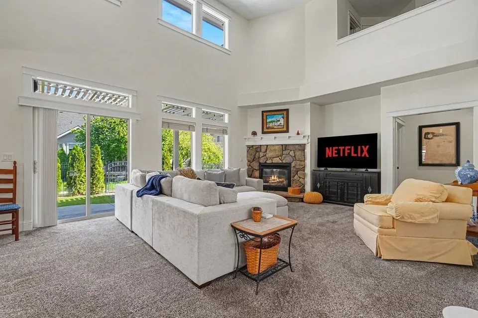 5 Bed 2 Bath Contemporary High-Rise Condo in Meridian, ID - 2