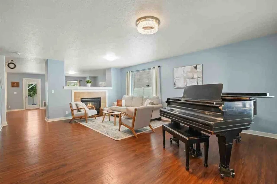 5 Bed 2 Bath Contemporary High-Rise Condo in Nampa, ID