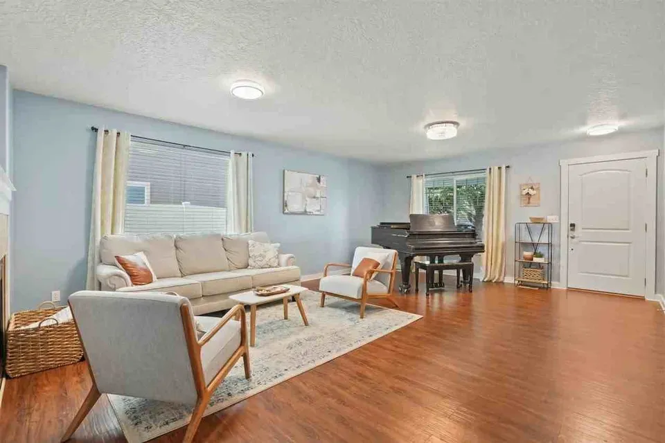 5 Bed 2 Bath Contemporary High-Rise Condo in Nampa, ID - 4