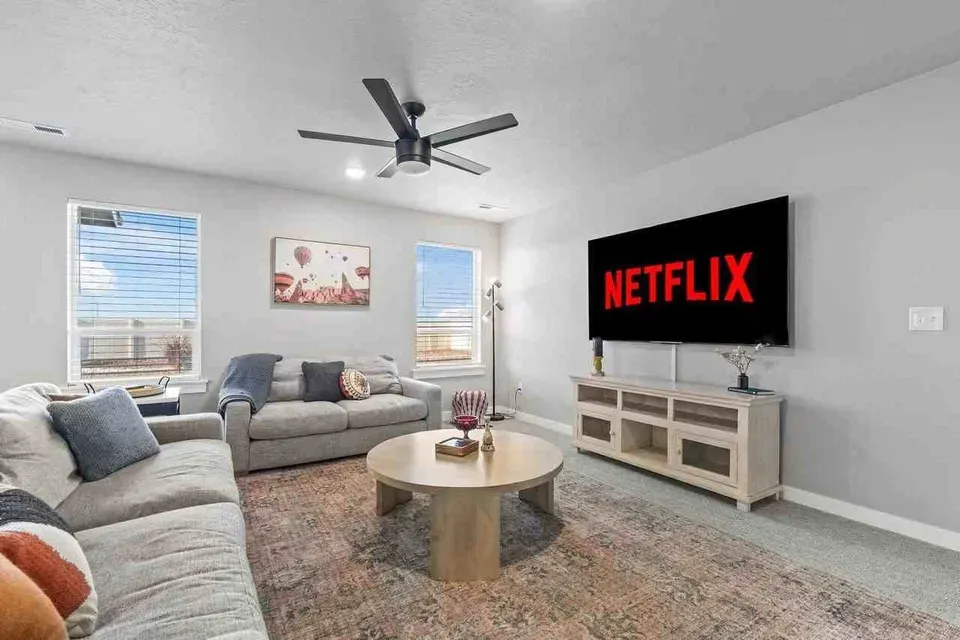 5 Bed 2 Bath Contemporary High-Rise Condo in Nampa, ID
