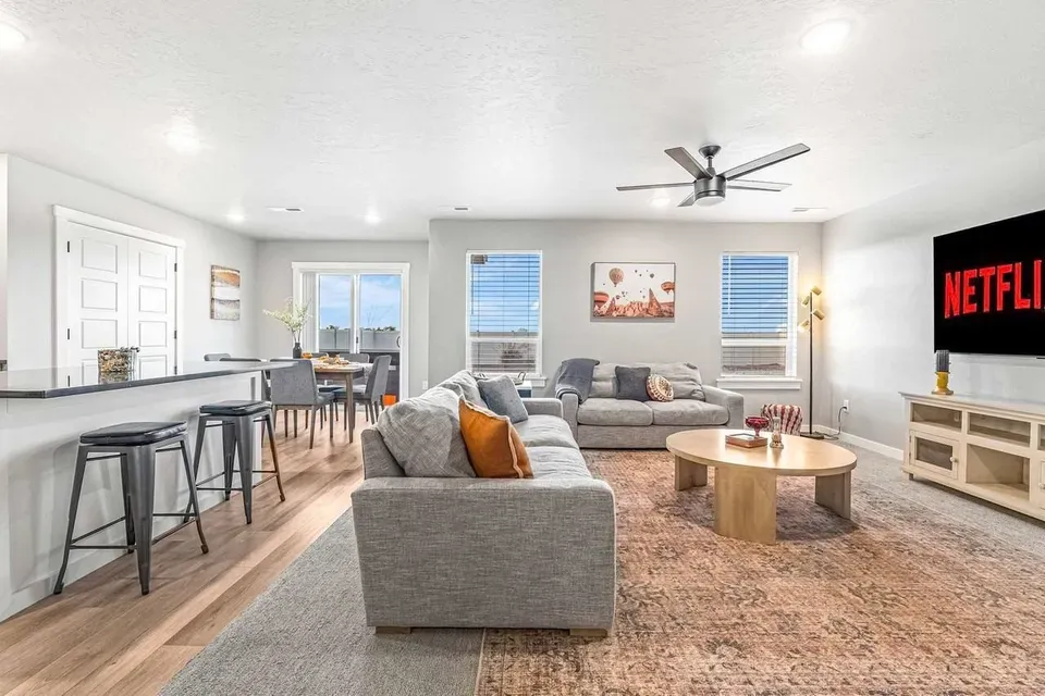 5 Bed 2 Bath Contemporary High-Rise Condo in Nampa, ID - 2