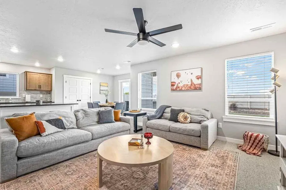 5 Bed 2 Bath Contemporary High-Rise Condo in Nampa, ID - 4