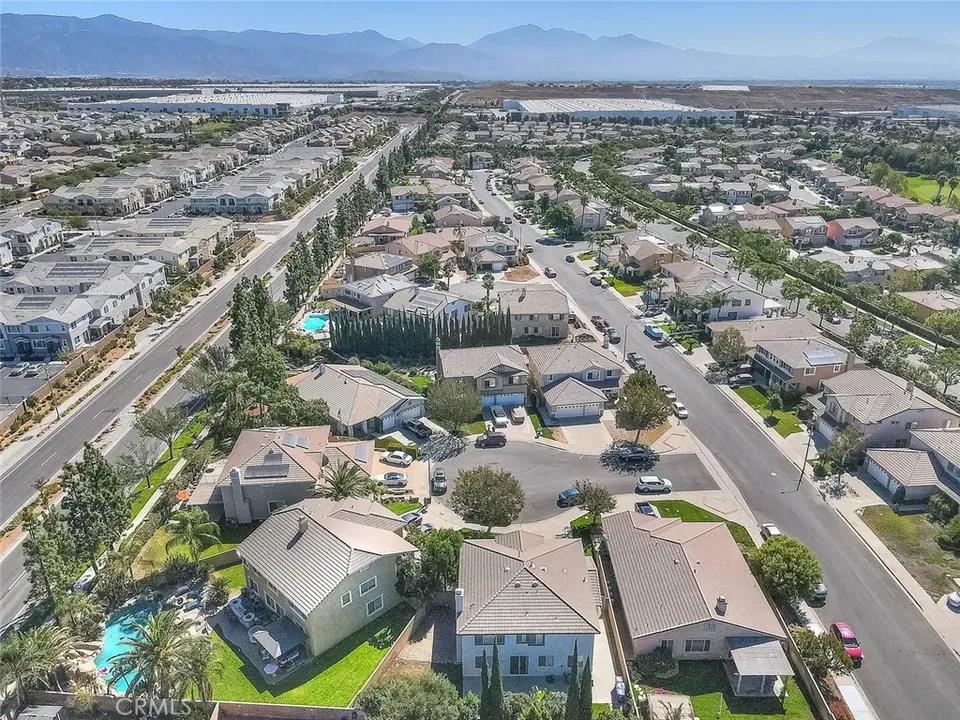 5 Bed 2 Bath Established Contemporary Home in Fontana, CA - 4