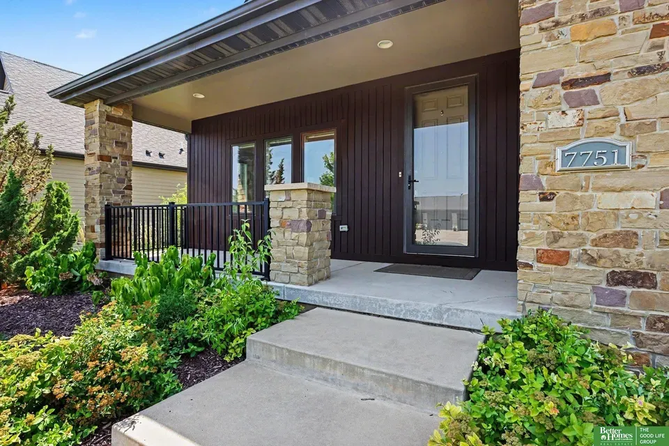 5 Bed 2 Bath Established Contemporary Home in Lincoln, NE - 3