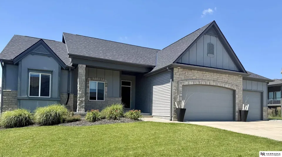 5 Bed 2 Bath Established Contemporary Home in Lincoln, NE - 1
