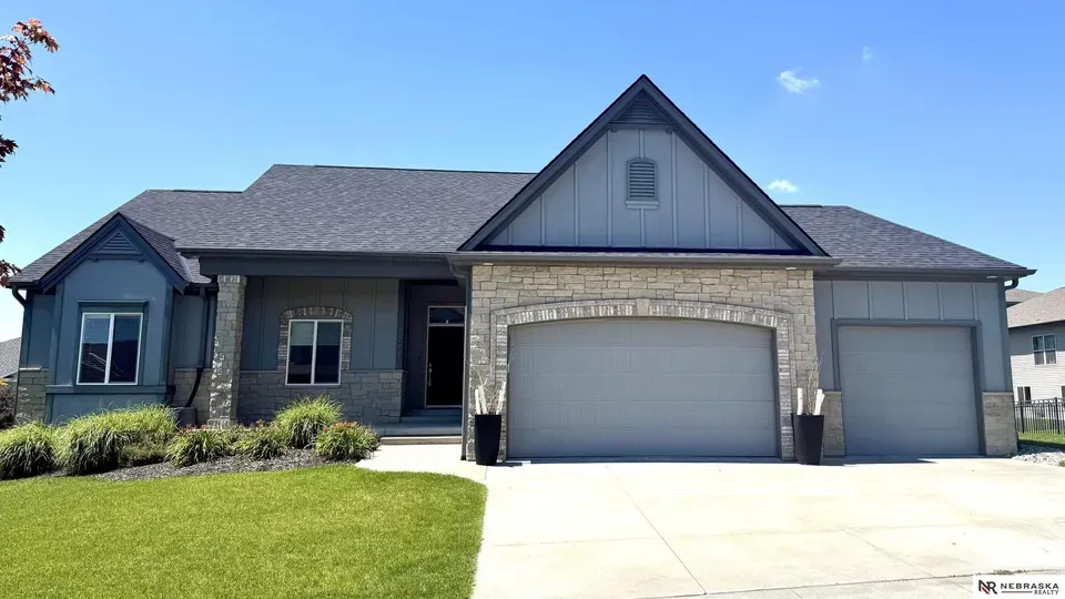 5 Bed 2 Bath Established Contemporary Home in Lincoln, NE - 2