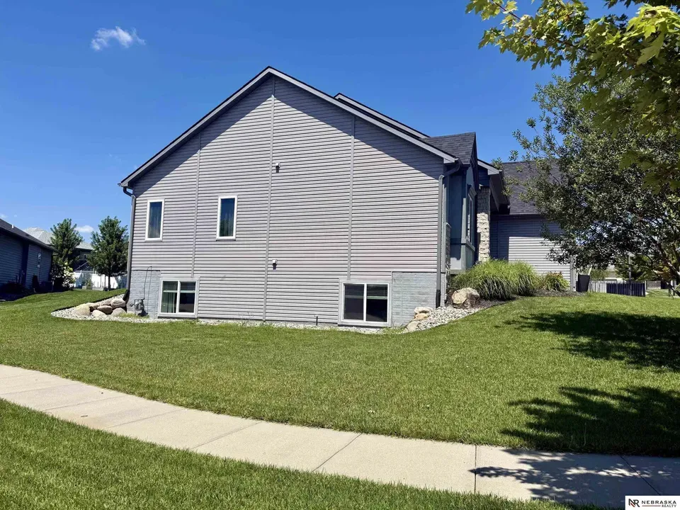5 Bed 2 Bath Established Contemporary Home in Lincoln, NE - 3
