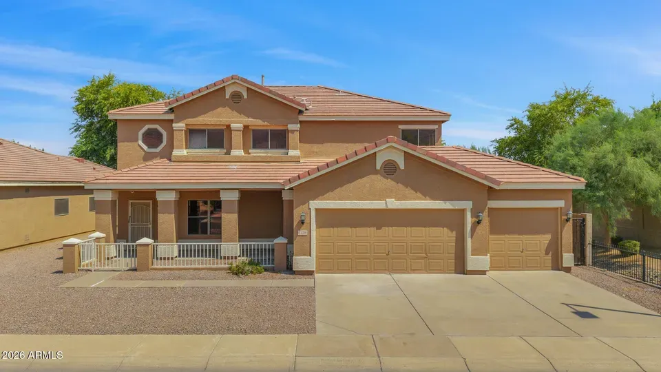 5 Bed 2 Bath Established Contemporary Home in Phoenix, AZ - 2