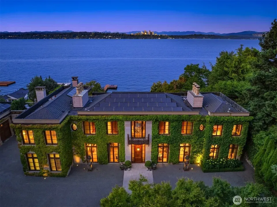 5 Bed 2 Bath Established Contemporary Home in Seattle, WA - 3