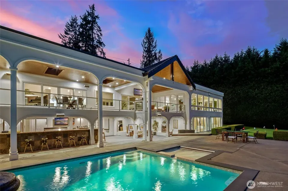 5 Bed 2 Bath Established Mid-Century Residence in Bellevue, WA