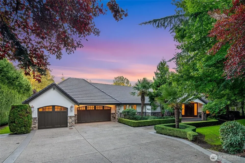 5 Bed 2 Bath Established Mid-Century Residence in Bellevue, WA - 2