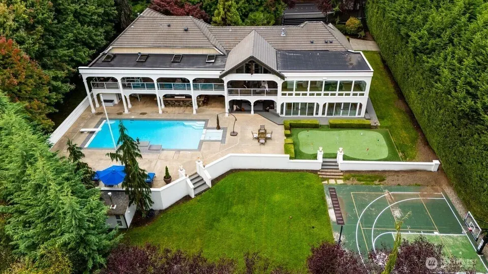 5 Bed 2 Bath Established Mid-Century Residence in Bellevue, WA - 3