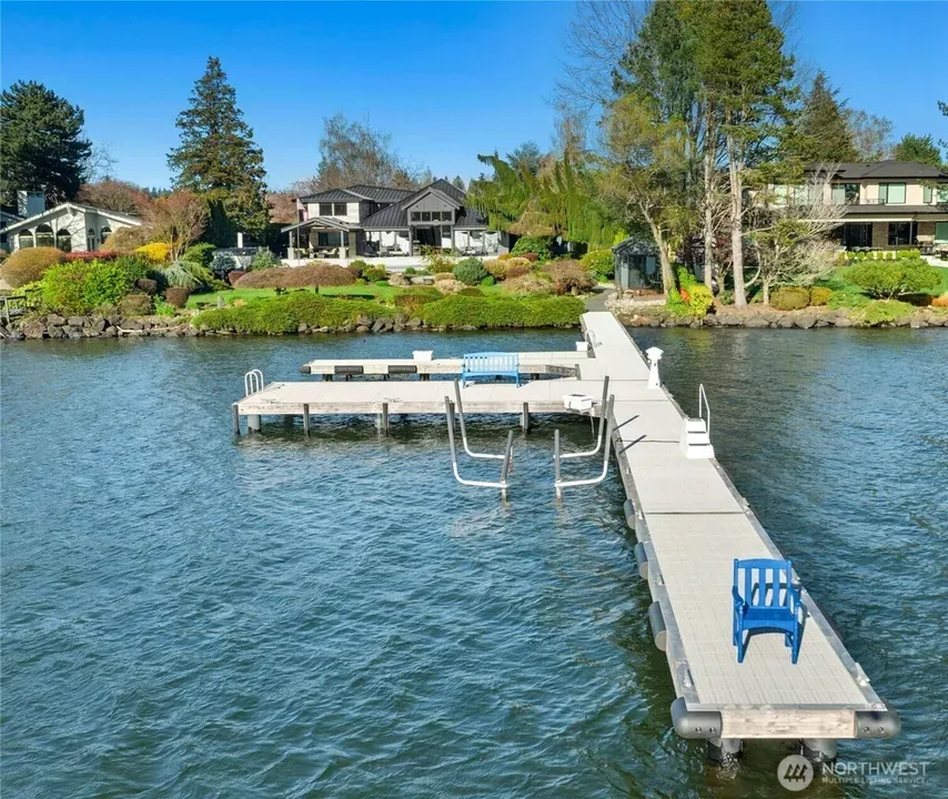 5 Bed 2 Bath Established Mid-Century Residence in Bellevue, WA - 2