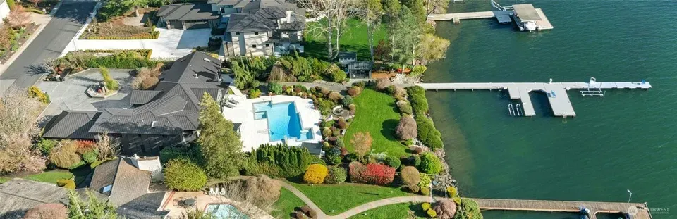 5 Bed 2 Bath Established Mid-Century Residence in Bellevue, WA - 3