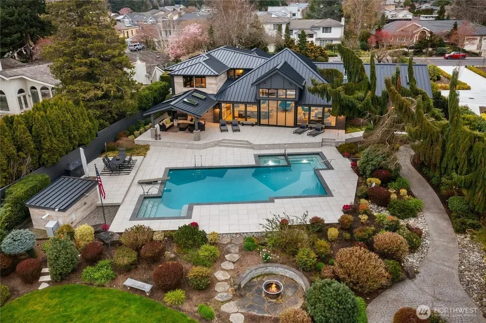5 Bed 2 Bath Established Mid-Century Residence in Bellevue, WA - 4