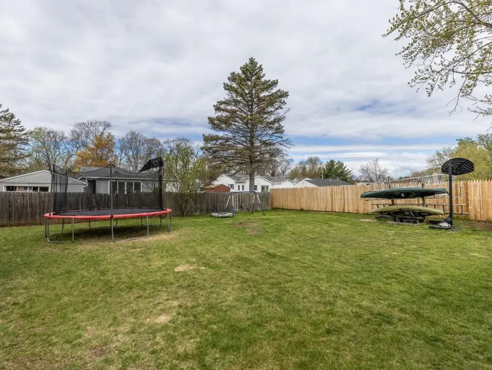 5 Bed 2 Bath Established Mid-Century Residence in Burlington, VT - 3