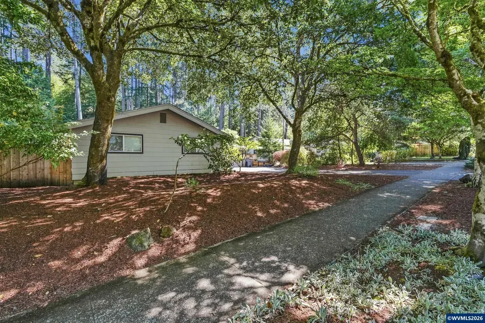 5 Bed 2 Bath Established Mid-Century Residence in Corvallis, OR - 3