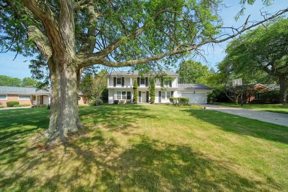 5 Bed 2 Bath Established Mid-Century Residence in Lansing, MI