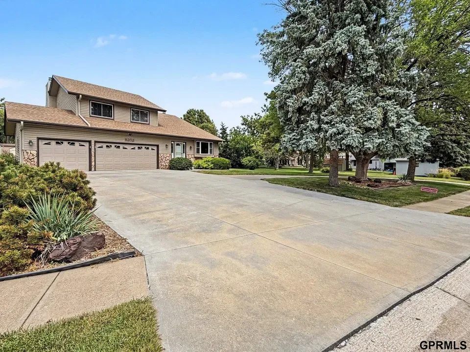 5 Bed 2 Bath Established Mid-Century Residence in Omaha, NE - 3