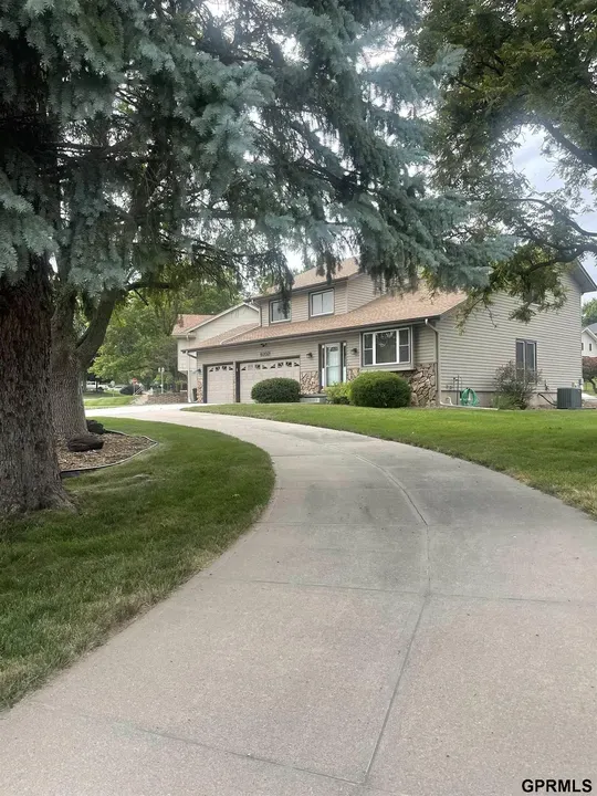 5 Bed 2 Bath Established Mid-Century Residence in Omaha, NE - 4