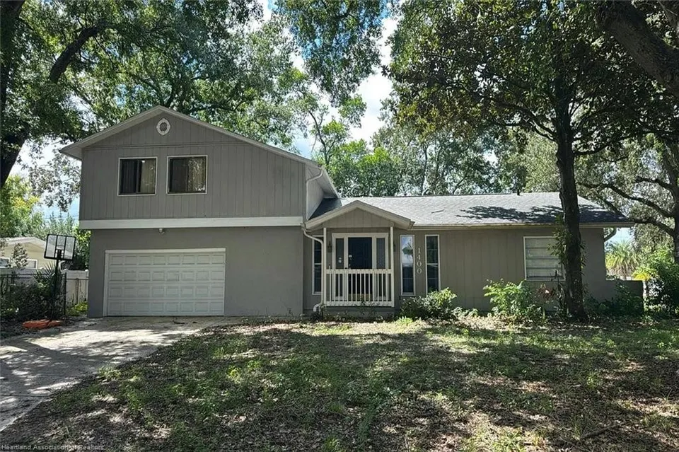 5 Bed 2 Bath Established Mid-Century Residence in Orlando, FL - Hero