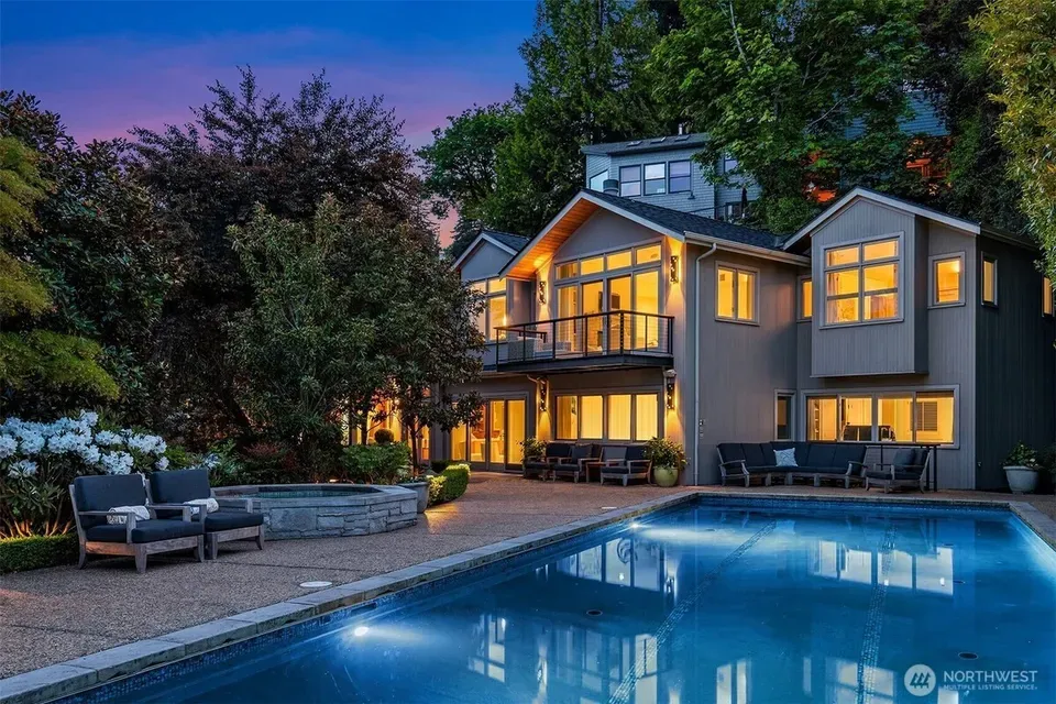 5 Bed 2 Bath Established Mid-Century Residence in Seattle, WA - 4