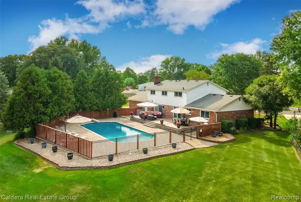 5 Bed 2 Bath Established Mid-Century Residence in Troy, MI - 5