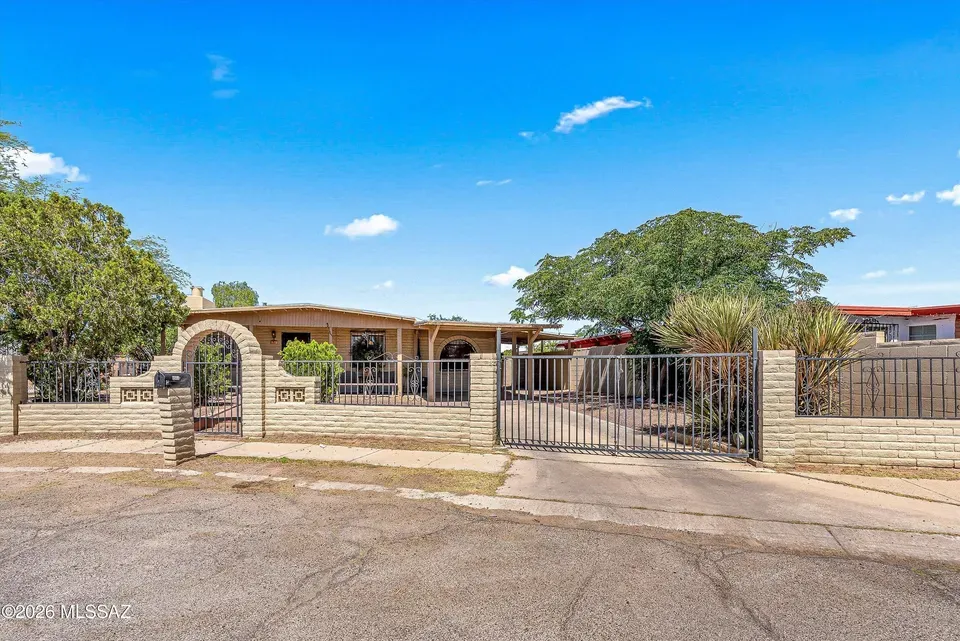 5 Bed 2 Bath Established Mid-Century Residence in Tucson, AZ - 1