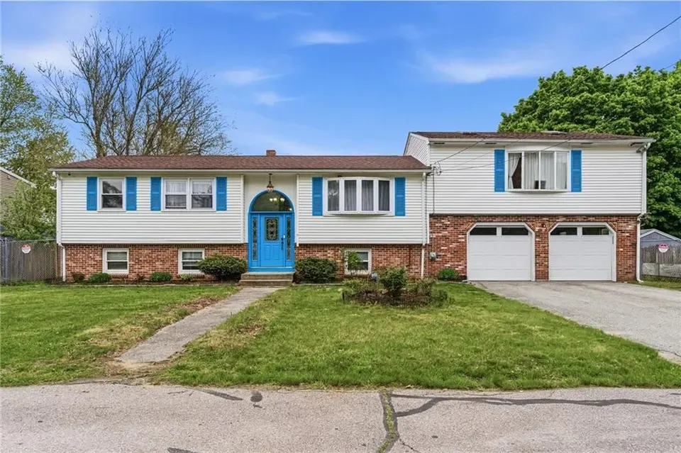 5 Bed 2 Bath Established Mid-Century Residence in Warwick, RI
